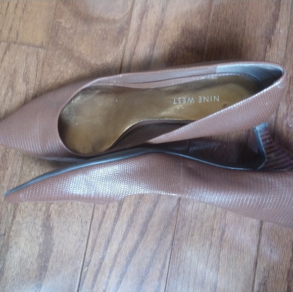 Nine West brown textured kitten heels - Picture 2 of 3